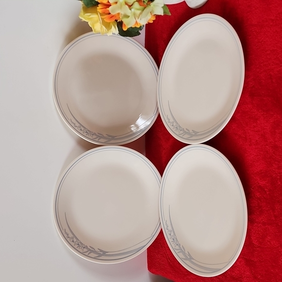 Corelle Dining Set Of 4 Corelle By Corning Blue Lily Pattern Dinner